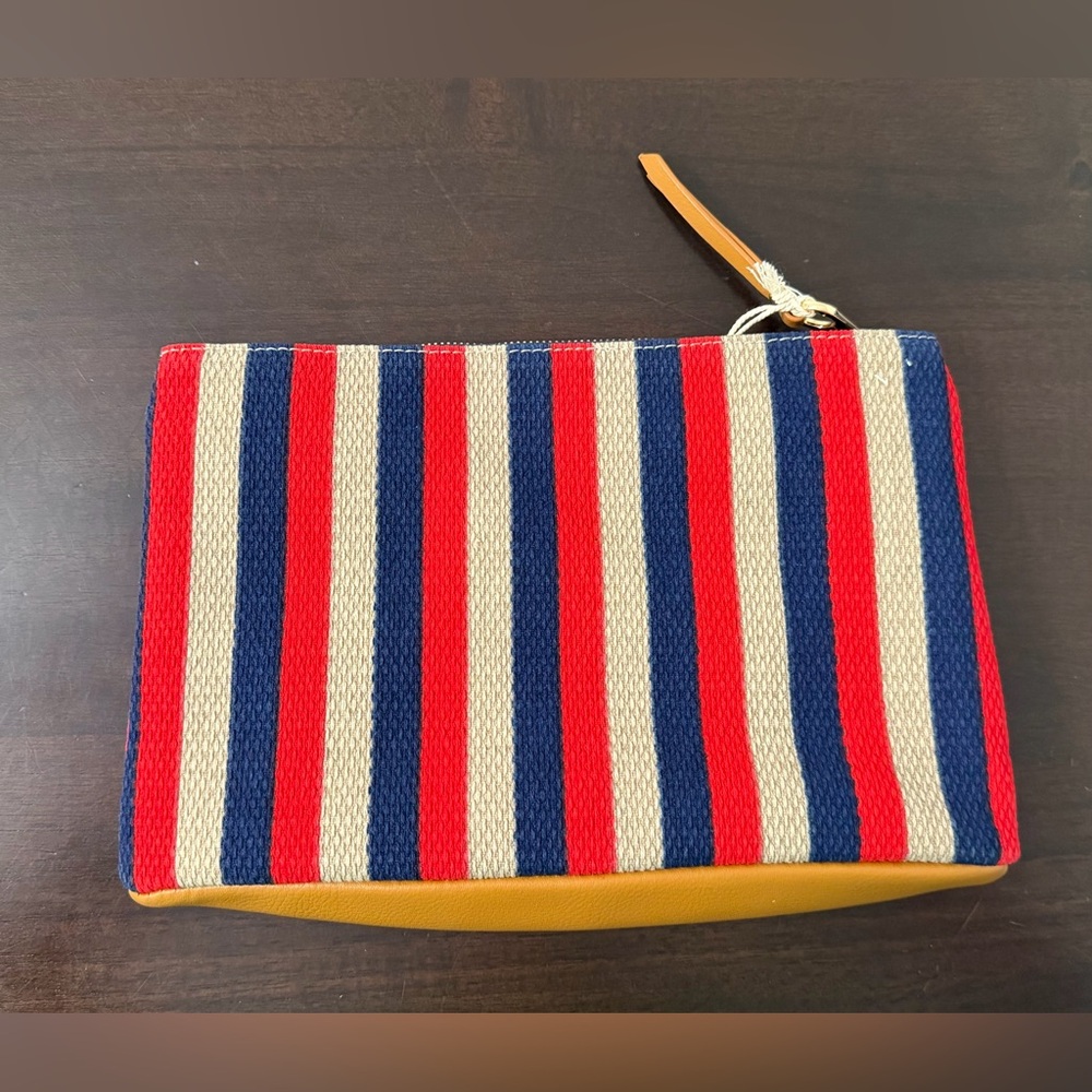 Universal Thread make up bag. NWT.